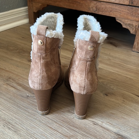 Nine West Shearling Wedge Ankle Boots w Rubber Soles - Picture 4 of 6